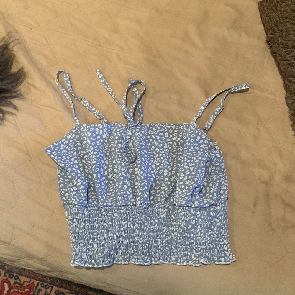 cute summer tank. ties in front. blue and white.